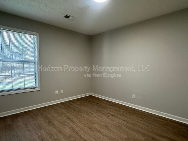 Building Photo - 5142 Farm Pl Dr NE