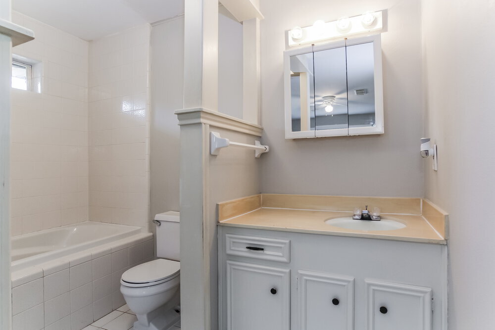 Building Photo - 200 Montrose Cir