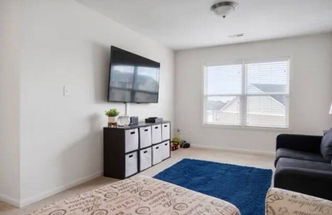 Building Photo - Luxury Living That's Worth the Wait!! COMING IN NOVEMBER