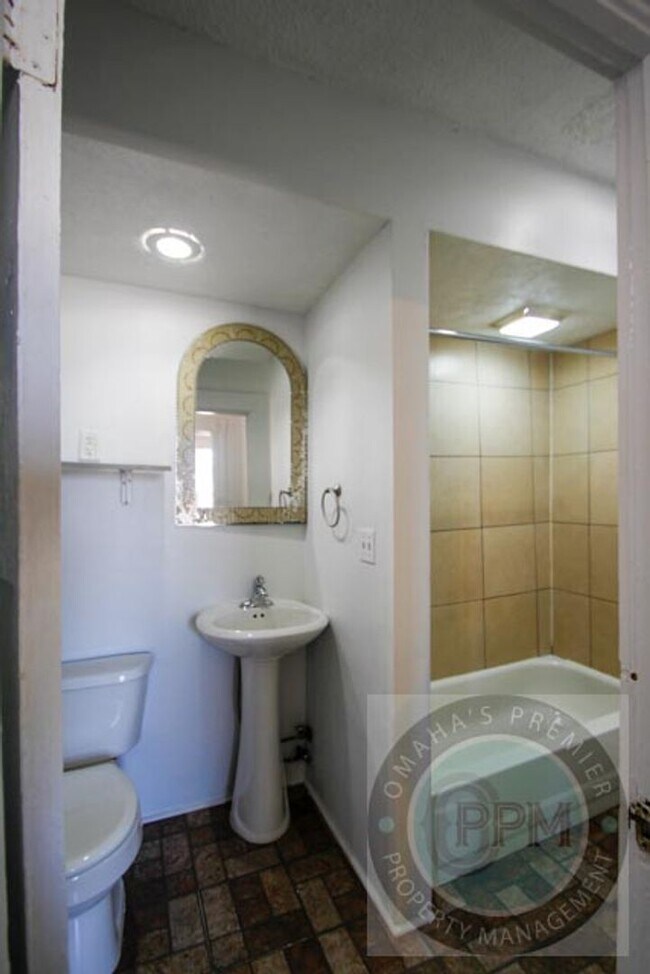 Building Photo - 4824 Webster St