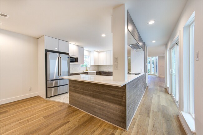 Building Photo - 7612 Olympia Dr