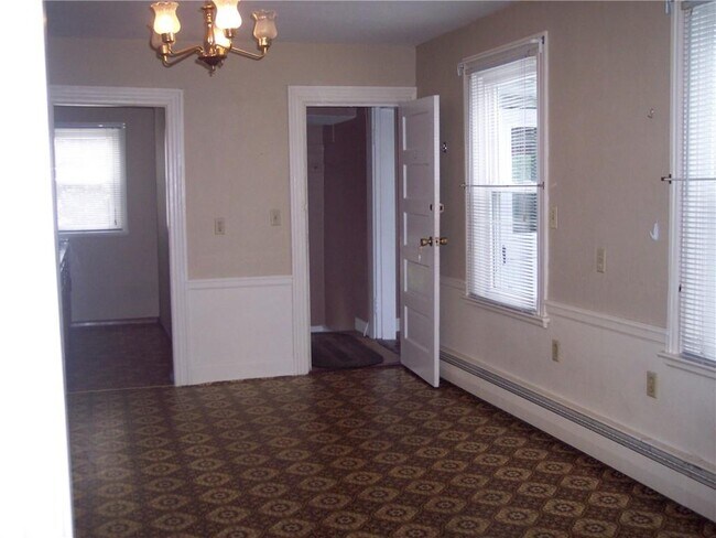 Building Photo - 427 High St