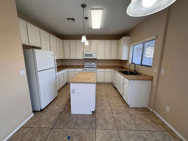 Building Photo - 18 W Desert Vista Trail