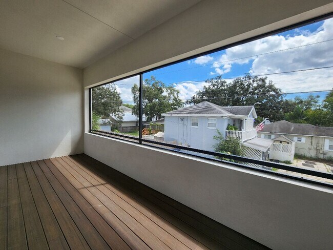 Building Photo - Beautiful 3-Bed, 3.5-Bath Townhome in Tampa (MOVE-IN SPECIAL, 50% OFF 2ND MONTH)