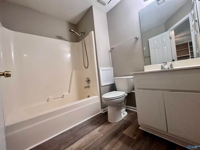 Building Photo - 102 Yellowwood Ct