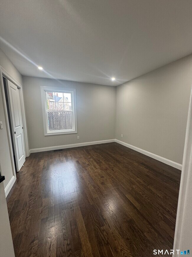 Building Photo - 279 Harriet St