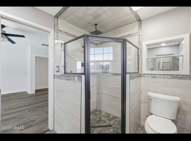 Building Photo - 3 Bedroom with Florida Room and Shed Available Now - Daytona Beach