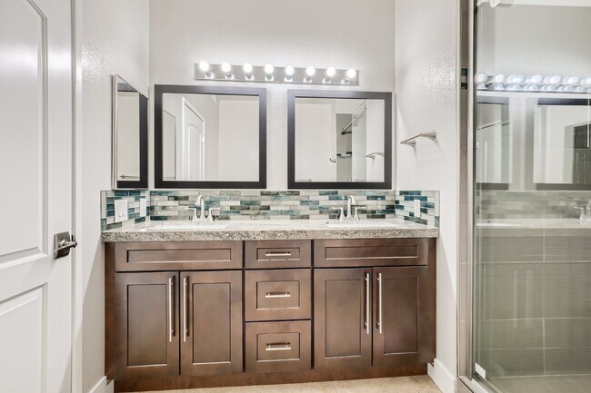 Building Photo - Discover this spacious and well-appointed 2-bedroom + office/den, 2-bath condo located in the hig...