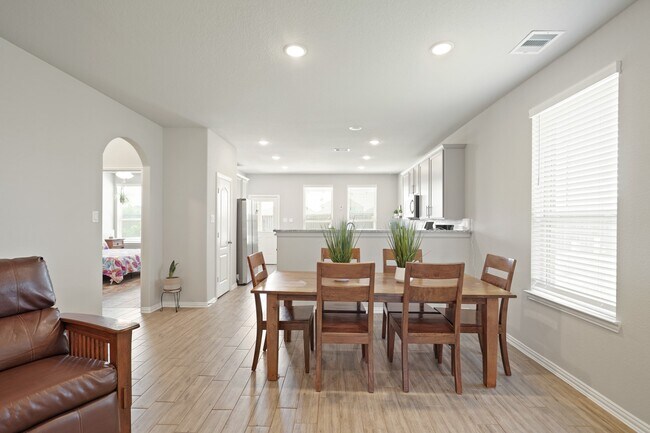 Building Photo - 7410 Arabian Moon Trail