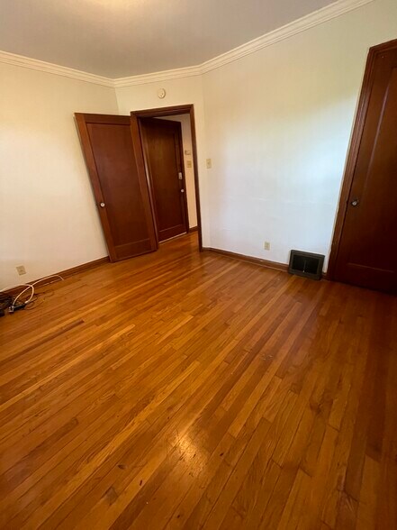 Building Photo - 4964 Fyler Ave