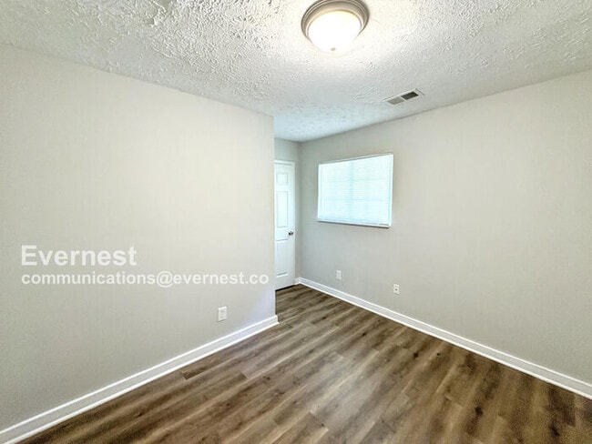 Building Photo - 8598 Stonewall Jackson Dr
