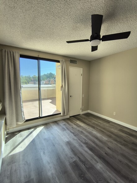 Building Photo - 13096 Le Parc