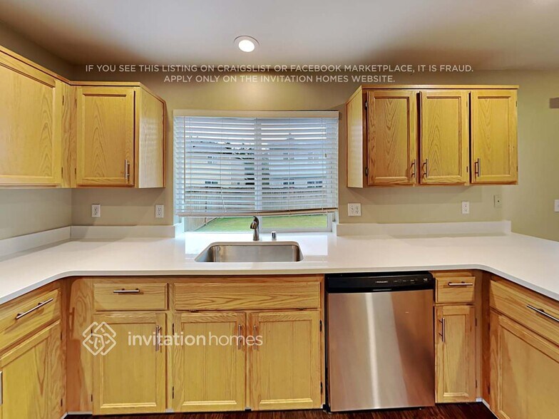 Building Photo - 1527 185th St E