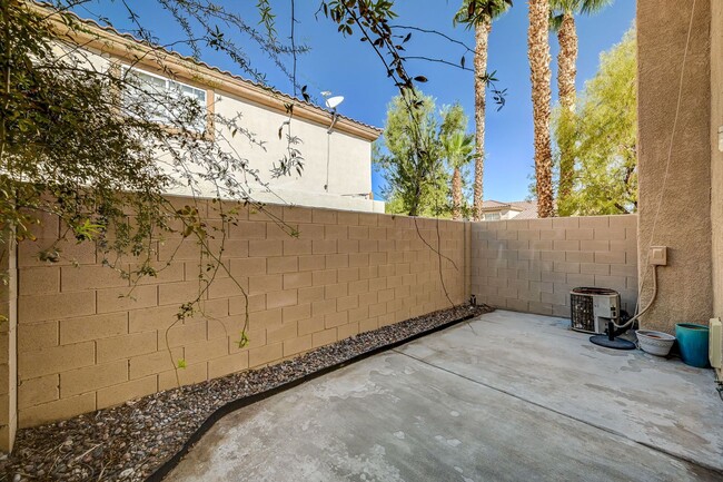 Building Photo - Stunning Summerlin Townhome!