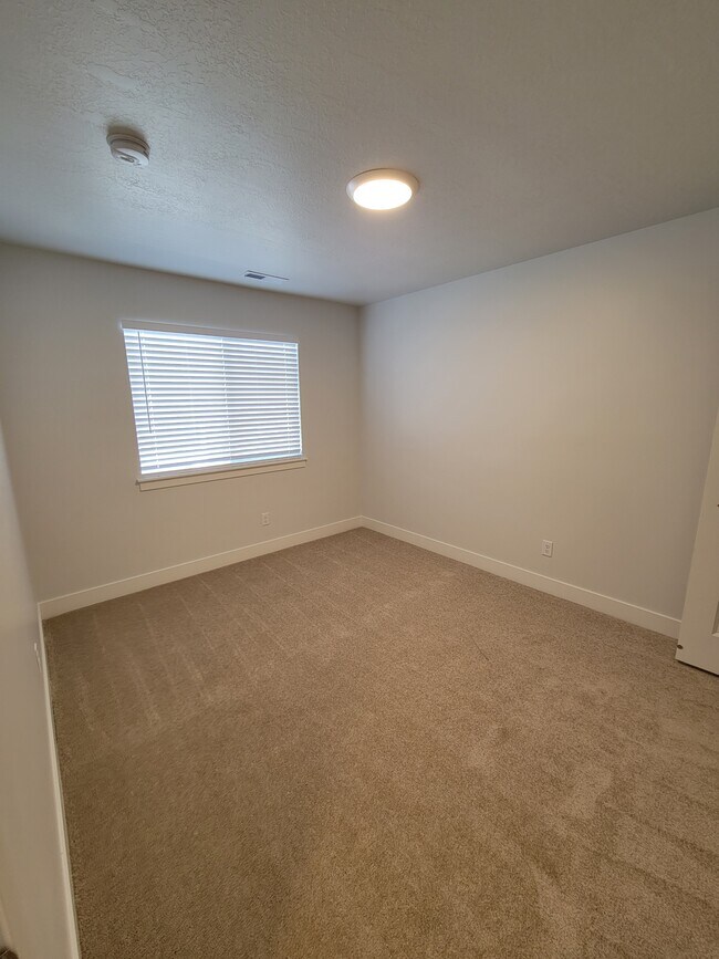 Building Photo - 1455 N 3860 W