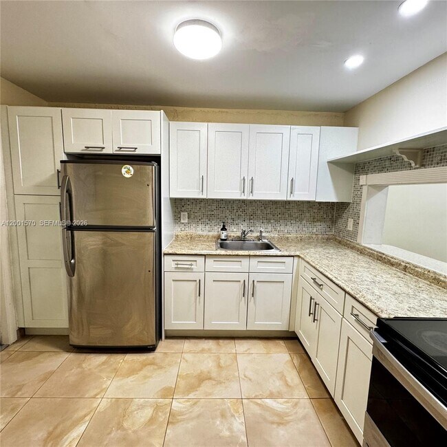 Building Photo - 215 SE 3rd Ave