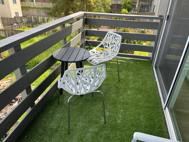 Building Photo - Amazing rare updated full floor Richmond f...