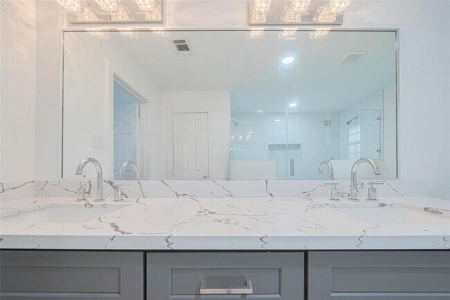 Building Photo - 5303 Lookout Mountain Dr