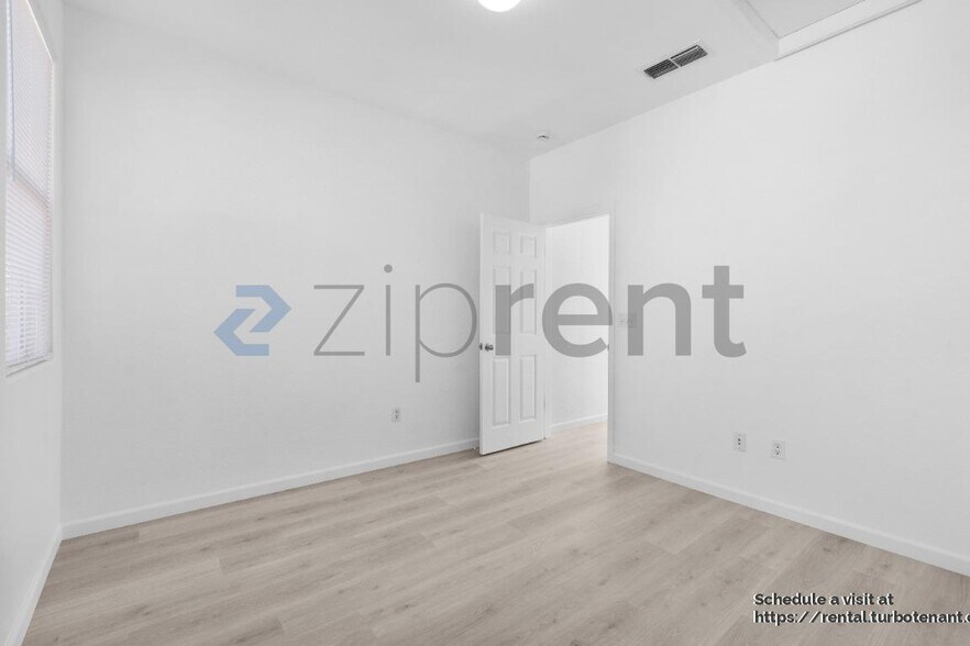 Building Photo - 10923 Tower Park Dr