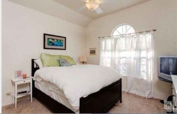 Bedroom - 422 S Montgomery St