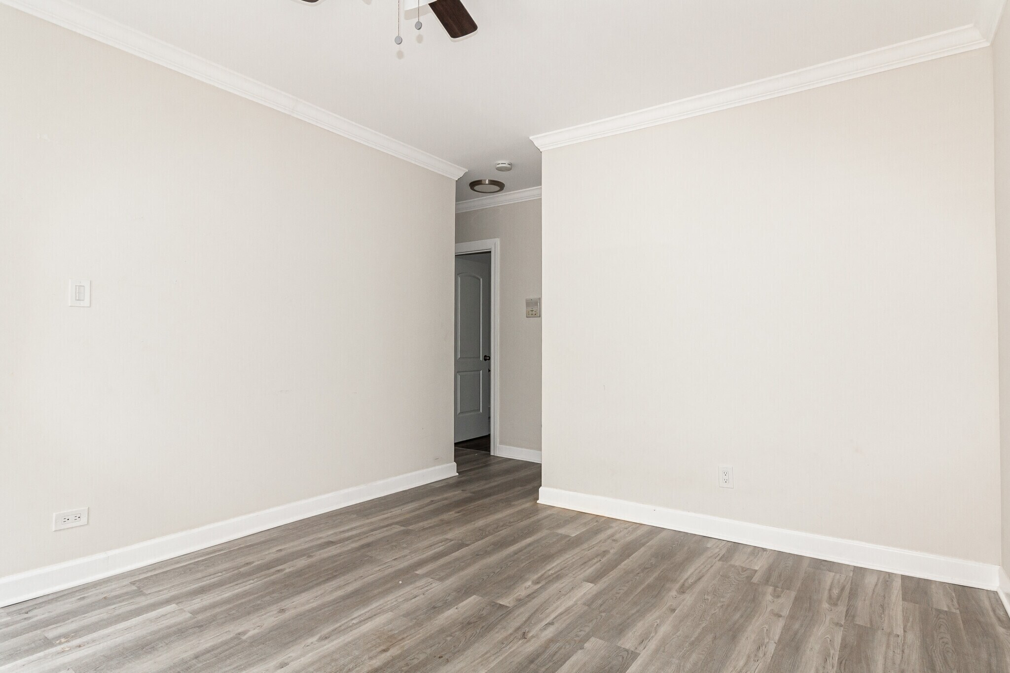 Building Photo - 837 W Cornelia Ave
