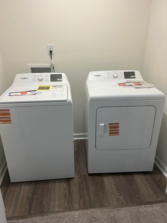 Building Photo - Brand new Townhome in Newton