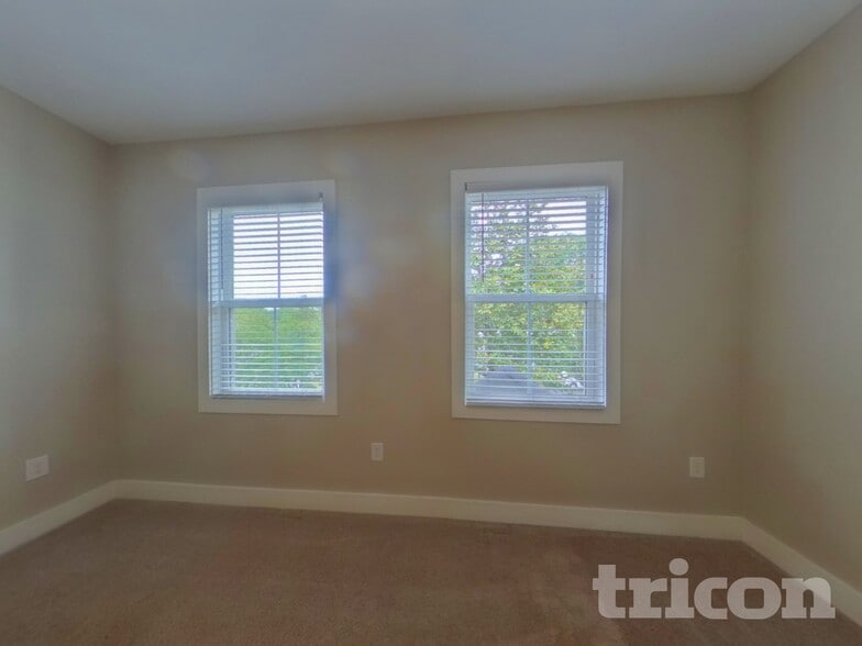 Building Photo - 3047 Ridge Ave