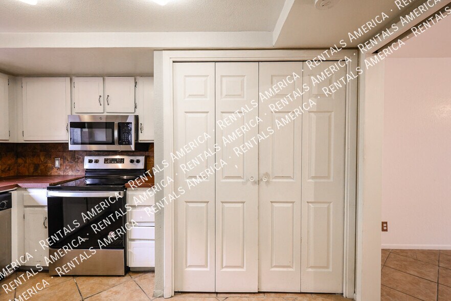 Building Photo - 3636 N 70th St