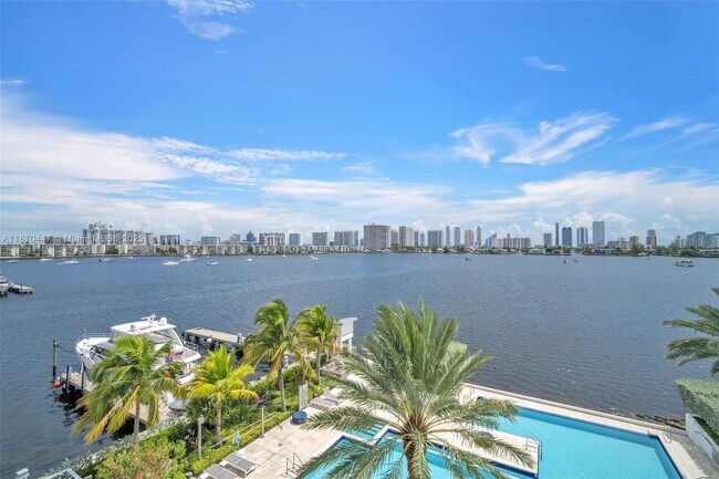 Building Photo - 17111 Biscayne Blvd