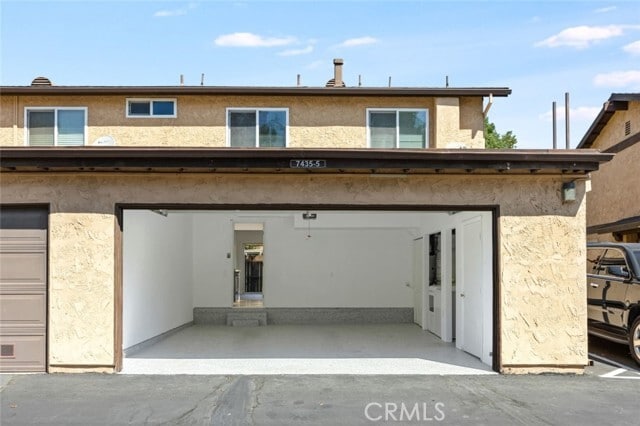 Building Photo - 7435 Shadyglade Ave