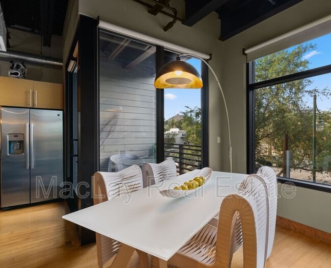 Building Photo - 4020 N Scottsdale Rd