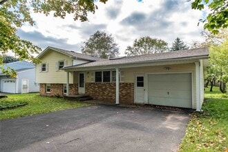 Building Photo - 5 Adeane Dr W