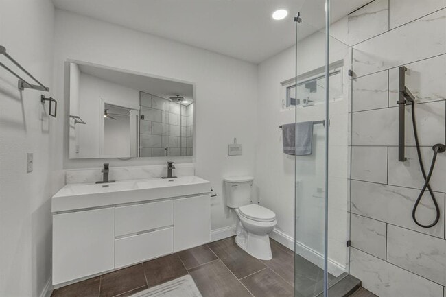 Building Photo - 2107 Lewood Cir