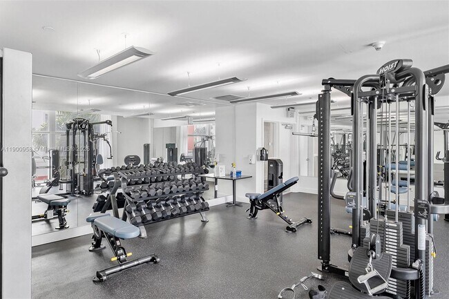 Building Photo - 350 NE 24th St