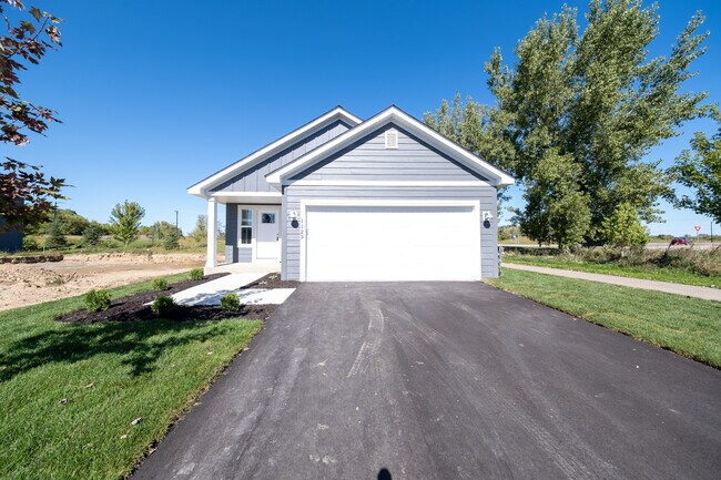 Building Photo - 1121 Dorothy Ln