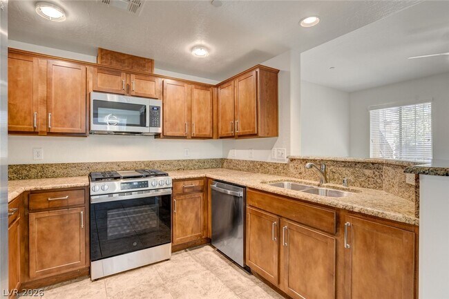 Building Photo - 6868 Sky Pointe Dr
