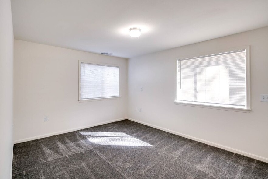 Building Photo - Allyson Gardens II