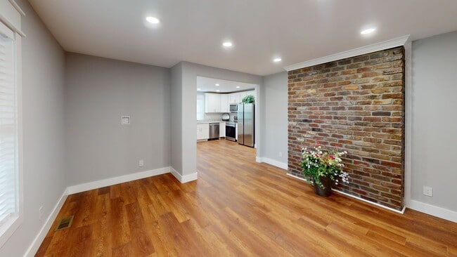 Building Photo - 1310 Forest Ave