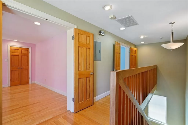 Building Photo - 6854 Catina St