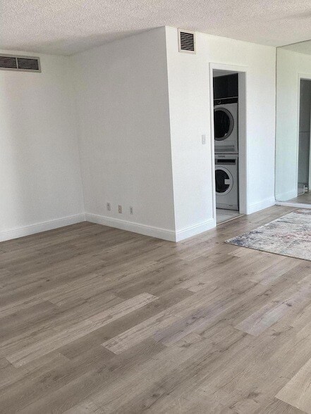 Building Photo - 2308 Bridgewood Dr