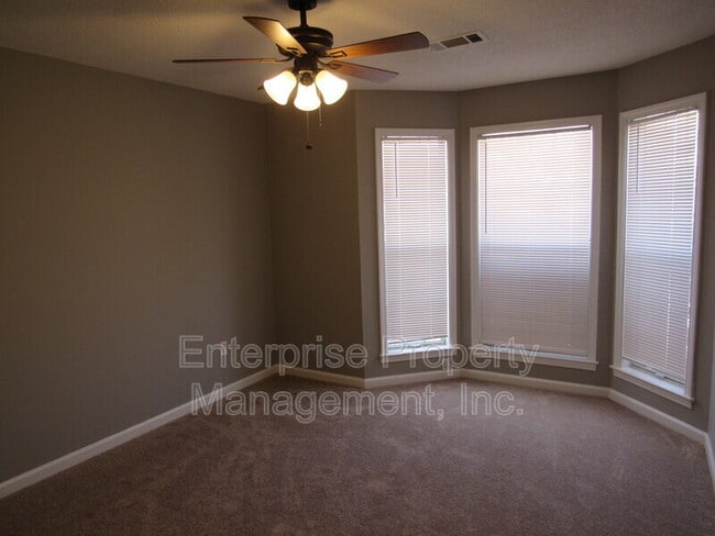 Building Photo - 7037 Meadowlands Pl