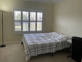 Building Photo - 4219 SW 55th Cir