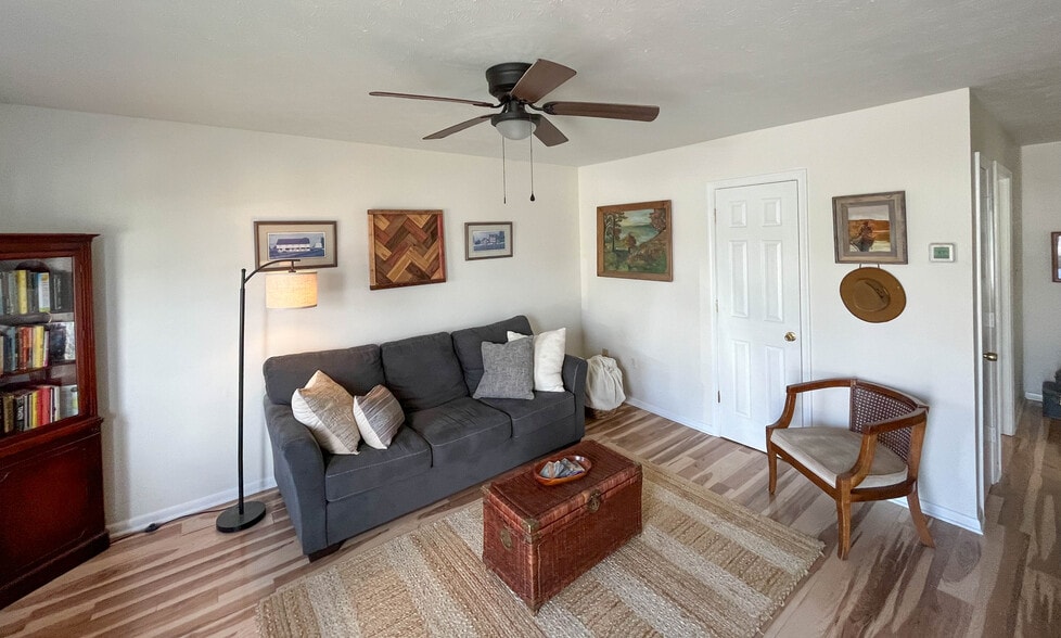 Building Photo - 440 Pleasant View Dr