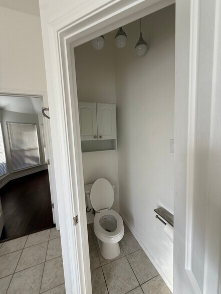 Master bathroom - 3626 Rodale Way