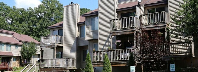 Building Photo - 150 Lakeview Dr