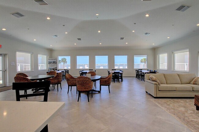 Building Photo - 1435 S Harbor City Blvd