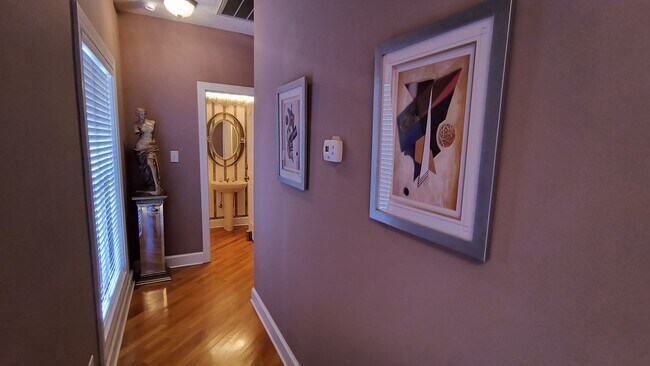Building Photo - 423 Brightwood Dr