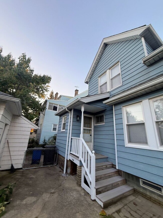 Building Photo - 17906 Hillgrove Ave