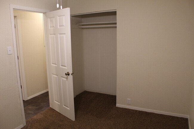 Building Photo - 107 S Augusta Ave