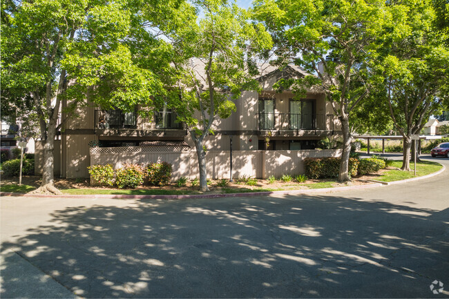 ALT. Photo - Walnut Glen Condo